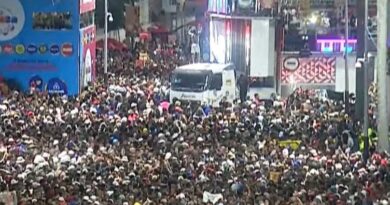 VÍDEO: Folião sobe em caminhão do trio Igor Kannário e interrompe desfile no Campo Grande