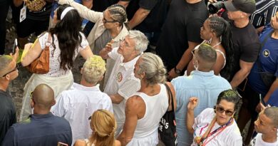 VÍDEO: Caetano Veloso comparece ao Pelourinho para encontro com o Olodum