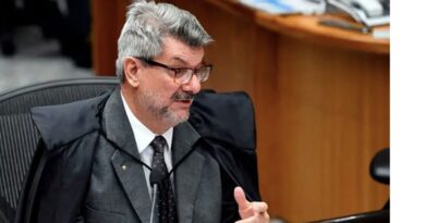 Pais de adolescente relatam à esposa de ministro suposto assédio sexual em viagem, revelam mensagens