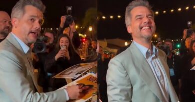 Wagner Moura encontra fã soteropolitano em premiação nos EUA e viraliza: “Tá fazendo o que aqui, menino?”