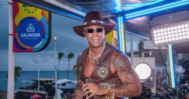 Léo Santana comanda segundo dia do bloco Nana no circuito Barra-Ondina