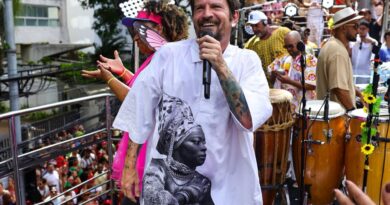 Pula pipoca: Saulo arrasta multidão no Campo Grande em seu último dia de carnaval