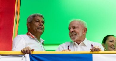 Deputado aciona MPE e alega propaganda eleitoral a Lula durante apresentação de BaianaSystem no Carnaval de Salvador