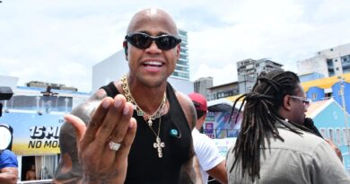 VÍDEO: Léo Santana leva convidados e agita multidão no Arrastão da Quarta-Feira de Cinzas