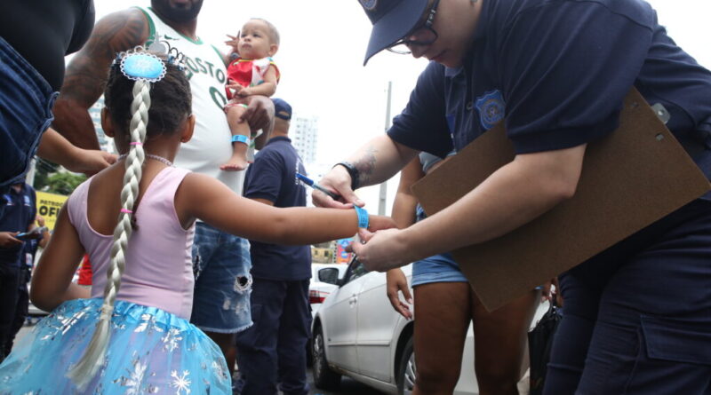 Guarda Municipal estima distribuir até 15 mil pulseiras de identificação para crianças durante o Carnaval