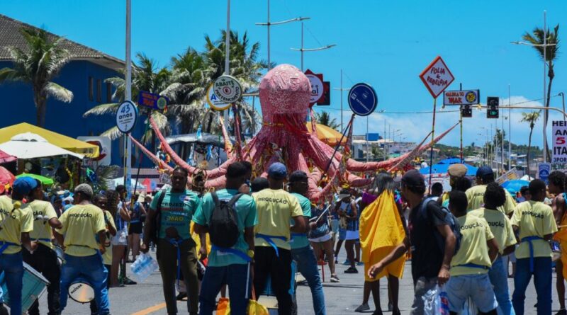 Lavagem de Itapuã celebra 121 anos aliando tradição, fé, alegria e povo na rua