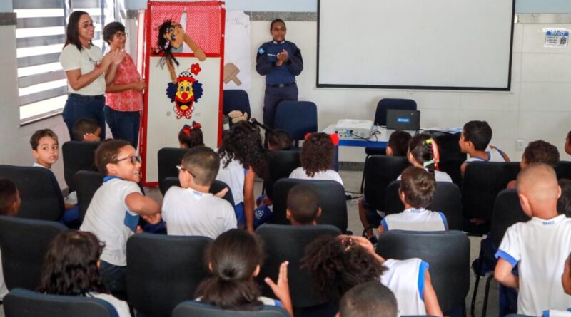 Guarda Civil leva ações contra bullying para escolas da rede municipal de Salvador