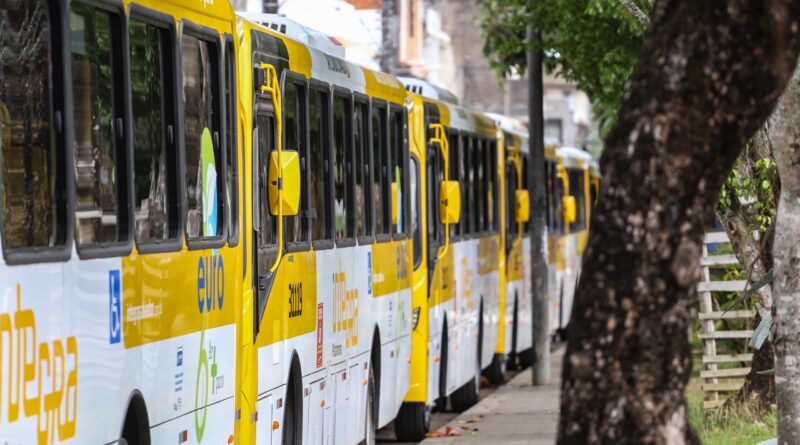 Obras alteram itinerário de linhas de ônibus na avenida Jequitaia