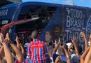 VÍDEO: Ônibus do Bahia chega na Fonte Nova para a final do Baianão