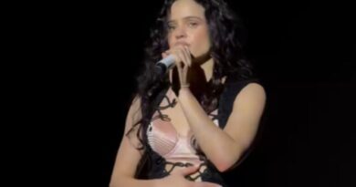 VÍDEO: Rosalía interrompe show na Itália após passar mal no palco