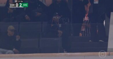 Spike Lee acompanha jogo do Corinthians em camarote na Neo Química Arena; veja registros