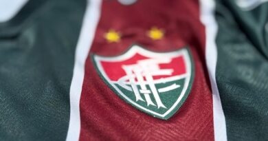 Fluminense de Feira avalia possível mudança de escudo e identidade visual