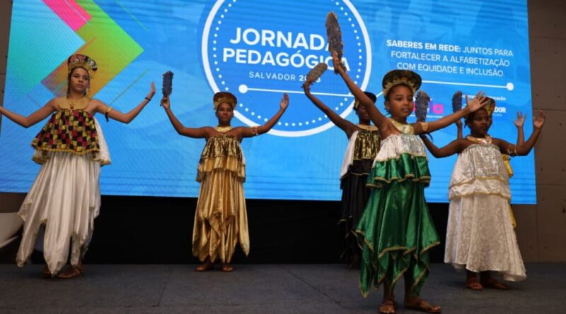 Durante Jornada Pedagógica, Prefeitura anuncia construção de mais 28 escolas e discute criação de bolsa frequência para a EJA