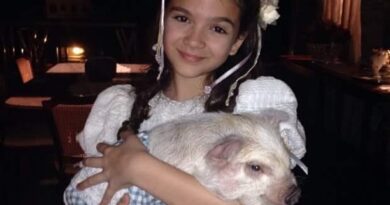 Com retorno de ‘Além do Tempo’, Mel Maia compartilha registros de bastidores da novela