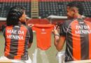 VÍDEO: Sheuba Matos e Tiago Souza revelam nome do bebê do casal no gramado do Barradão