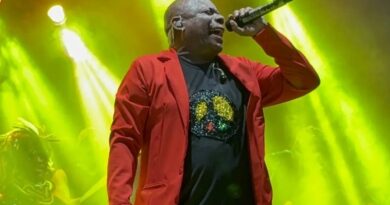 Olodum anuncia saída de Narcizinho dos vocais da banda: “Respeitando a decisão do artista”