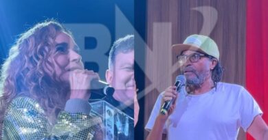 VÍDEO: Ao receber prêmio, Daniela Mercury sugere agressão de Edson Gomes à esposa, e cantor reage: “Quero que você prove”