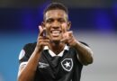 Danilo dedica música de “O Poeta” para gol marcado em vitória do Botafogo na Sul-Americana; assista