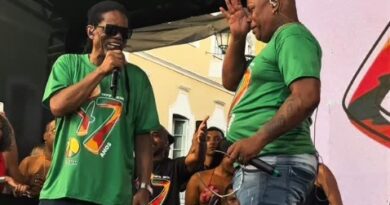 VÍDEO: Narcizinho se emociona em show após anunciar saída do Olodum