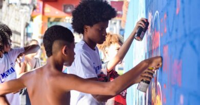 Prefeitura promove oficina de grafite para crianças e adolescentes no canteiro central da Bonocô