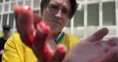 Deputado aciona TSE para impedir lançamento de filme sobre Jair Bolsonaro antes das eleições; entenda