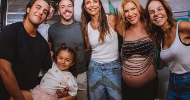 Encontro de Ivete Sangalo, Lore Improta, Liz e Marcelo nos bastidores de show de Léo Santana encanta web