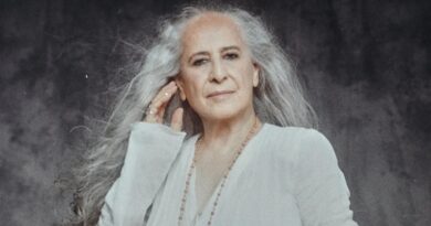 Maria Bethânia ganha destaque em ponto turístico de Nova York pela segunda vez