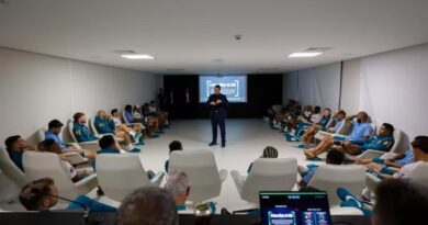 Seleção Brasileira recebe palestra sobre novas regras de arbitragem que serão usadas na Copa
