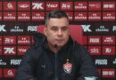 Jair Ventura vê Vitória ‘no caminho certo’ e minimiza jejum como visitante: “Nosso campeonato é olhar para cima”