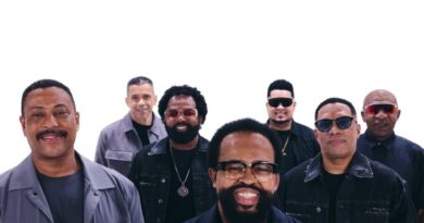 Xande de Pilares e Grupo Revelação anunciam show em Salvador