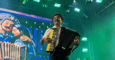 Chambinho do Acordeon abre noite de shows no Pelourinho na véspera do São João