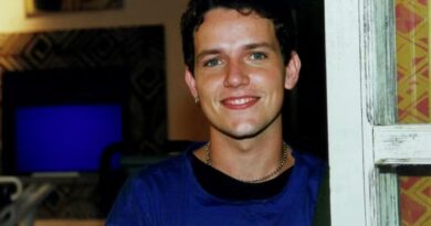Astro do seriado Sandy e Junior, Edward Boggiss tem morte confirmada aos 49 anos