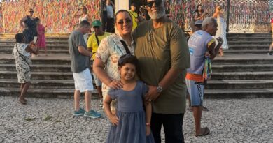 Péricles visita Igreja do Bonfim ao lado da família e renova fé durante passagem por Salvador