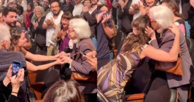 VÍDEO: Fernanda Montenegro se emociona ao assistir nova montagem de peça protagonizada por ela em 1961