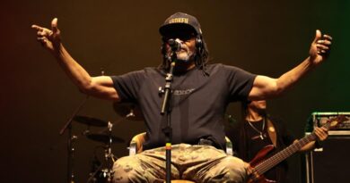 Edson Gomes revisita clássicos do reggae em show histórico na Concha Acústica