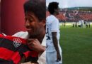 Evaldo Macarrão, de ‘Coração Acelerado’, ganha homenagem do Vitória após visita ao Barradão: “Minha criança em êxtase”