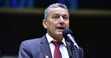 TCU condena Charles Fernandes a ressarcir R$ 130 mil por irregularidades em Guanambi