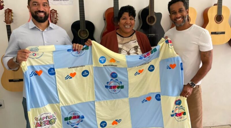 Prefeitura reaproveita camisas do Carnaval e beneficia mais de 100 famílias em Salvador